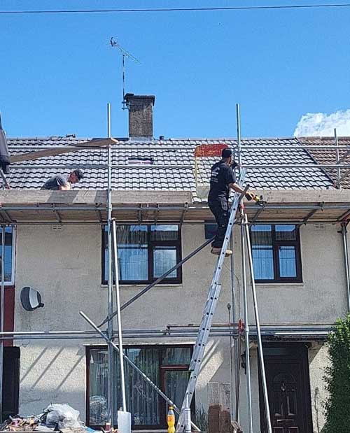 Leicester Roof Repairs Ltd scaffolding on house for access to roof